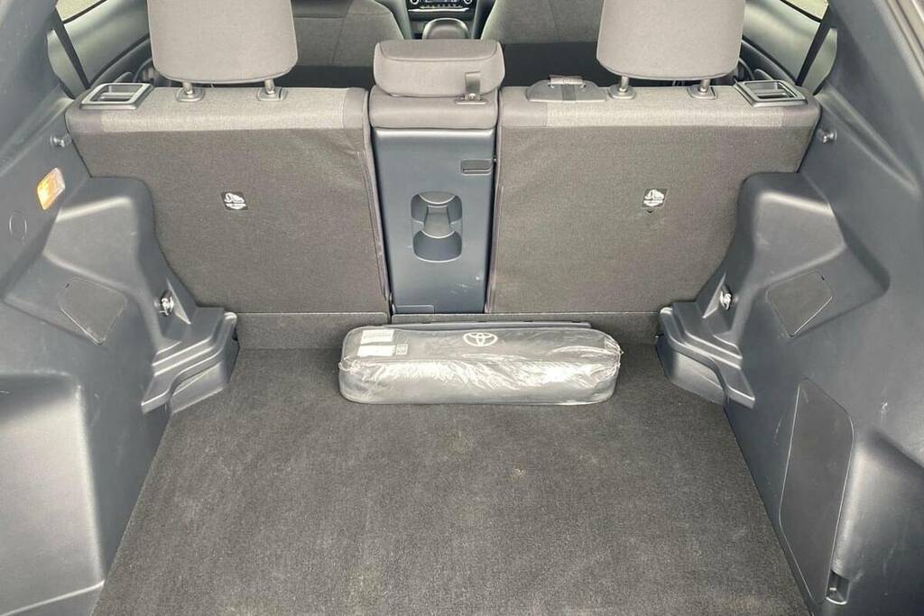 Toyota Yaris Cross Excel White #10