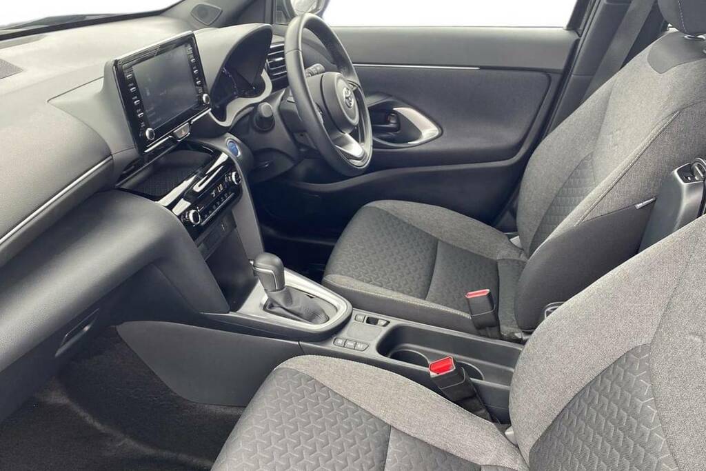 Toyota Yaris Cross Excel White #7