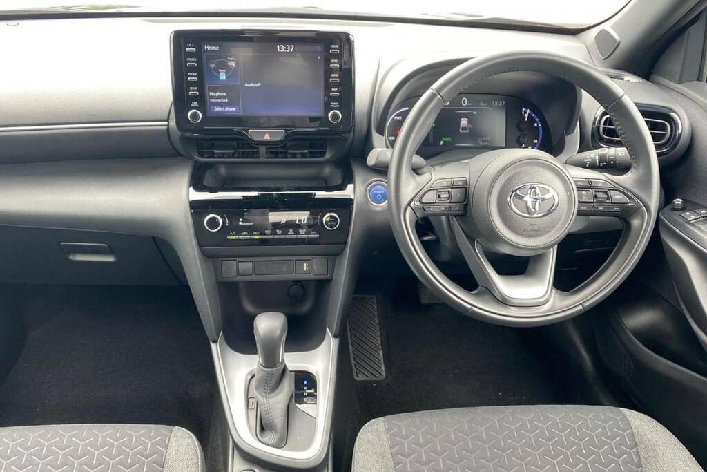 Toyota Yaris Cross Excel White #8
