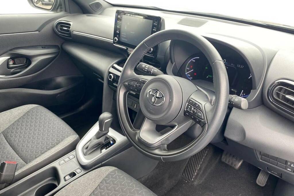 Toyota Yaris Cross Excel White #12