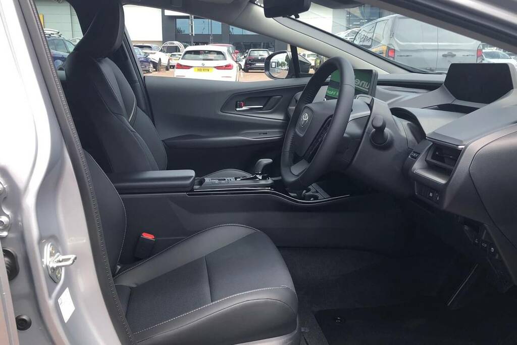 Toyota Prius Saloon 1.5 Cvt 2025 White #15