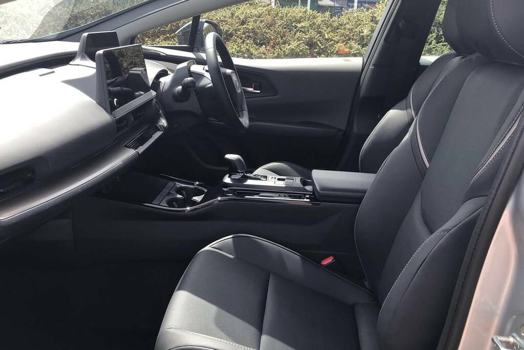 Toyota Prius Saloon 1.5 Cvt 2025 White #16