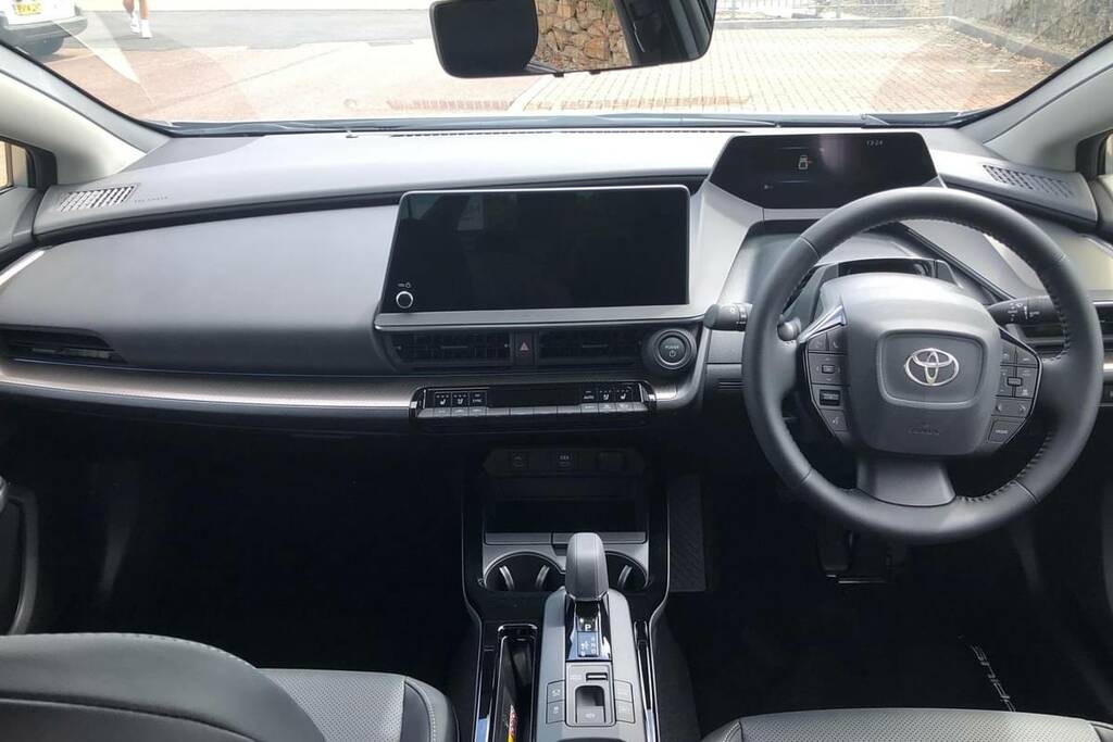 Toyota Prius Saloon 1.5 Cvt 2025 White #9