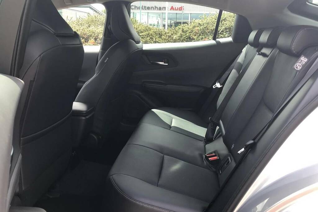 Toyota Prius Saloon 1.5 Cvt 2025 White #18