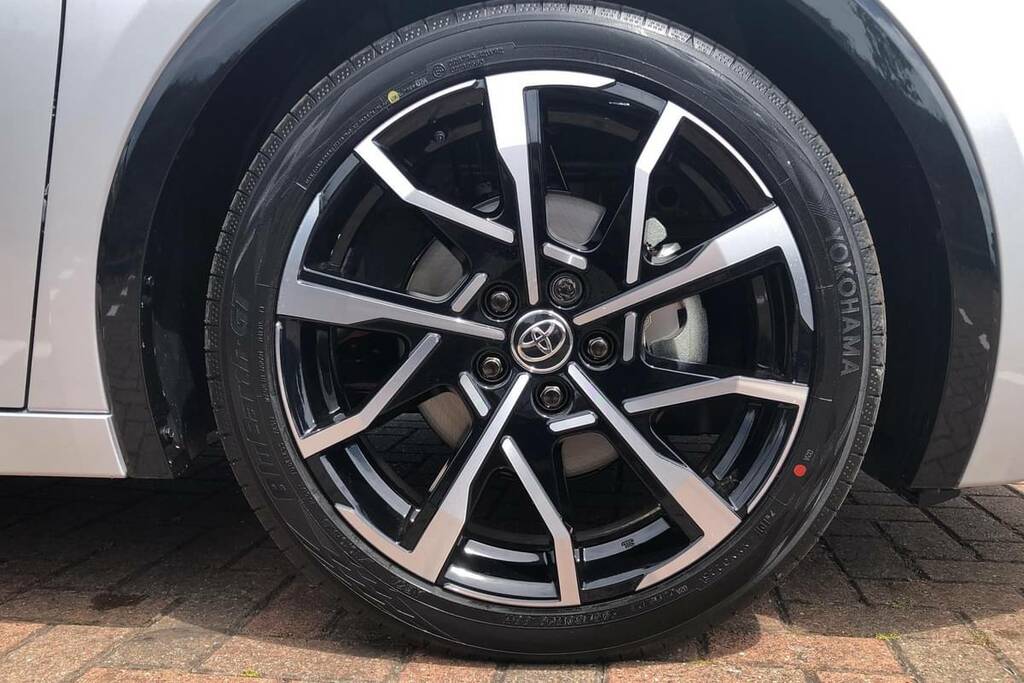 Toyota Prius Saloon 1.5 Cvt 2025 White #22