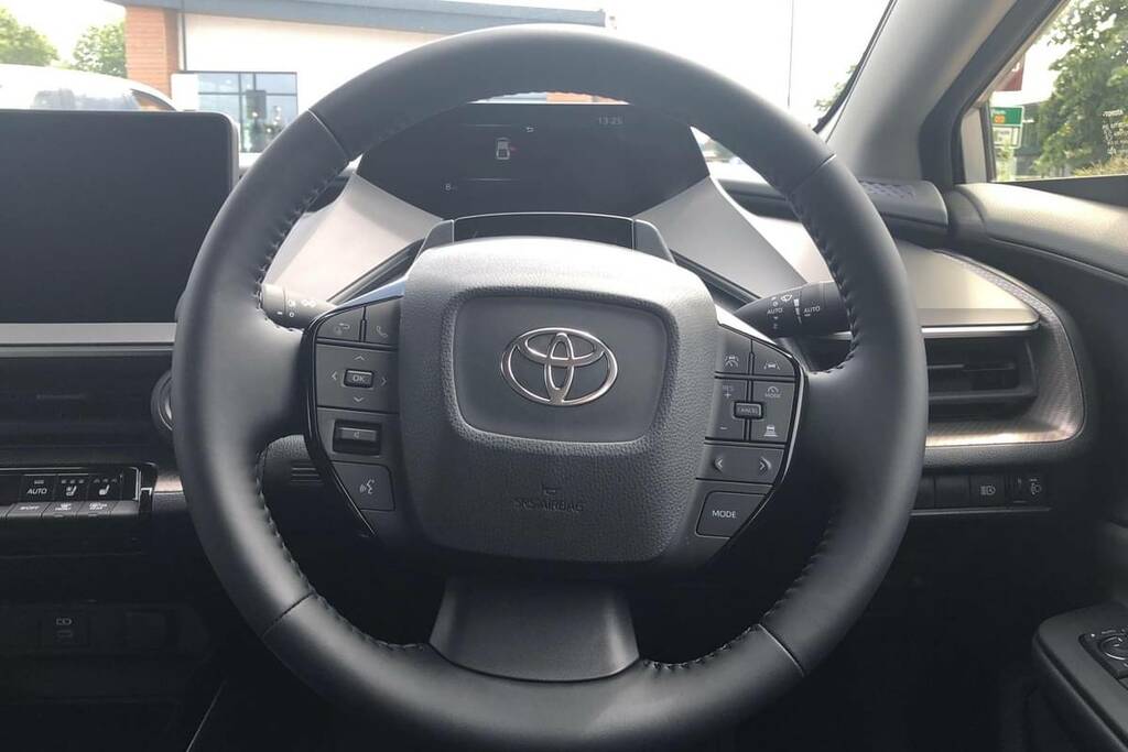Toyota Prius Saloon 1.5 Cvt 2025 White #11