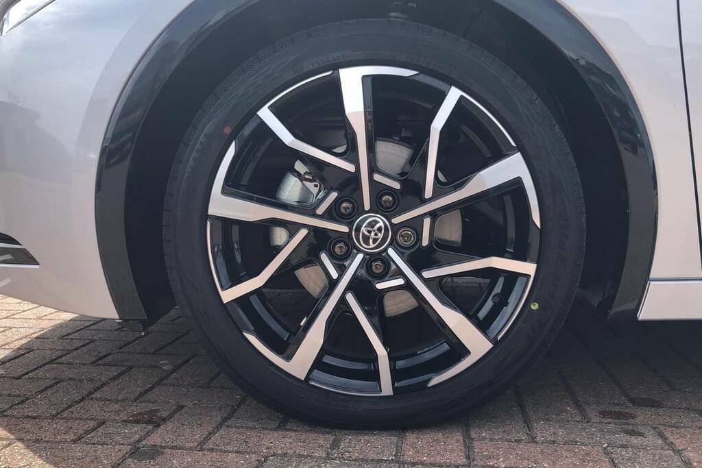 Toyota Prius Saloon 1.5 Cvt 2025 White #19