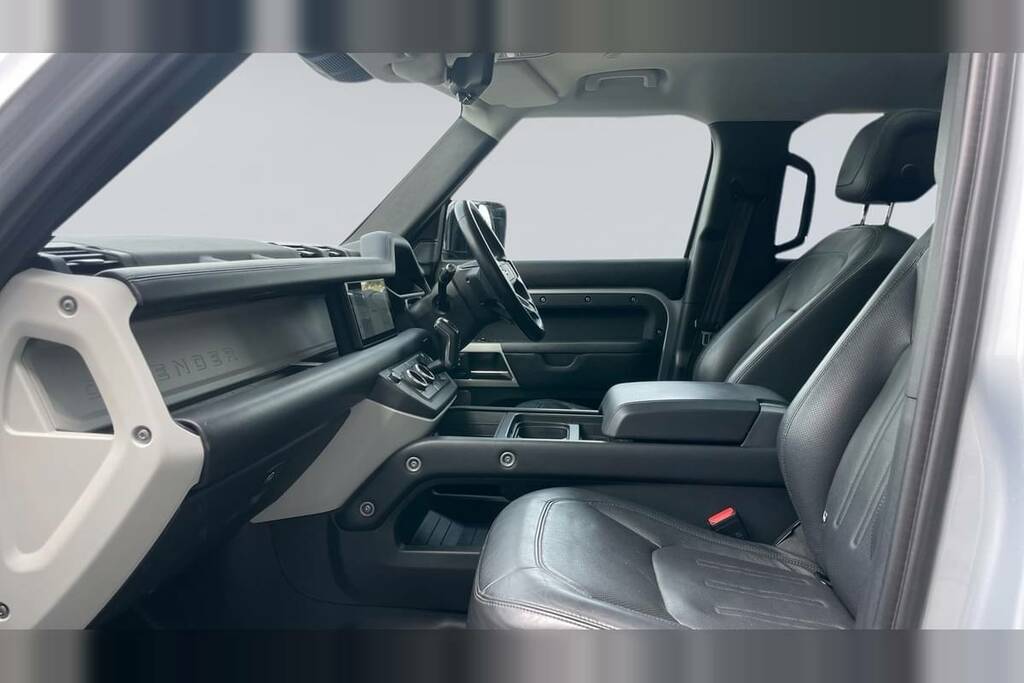 Land Rover Defender 110 3.0 D300 Hse 110 Silver #3