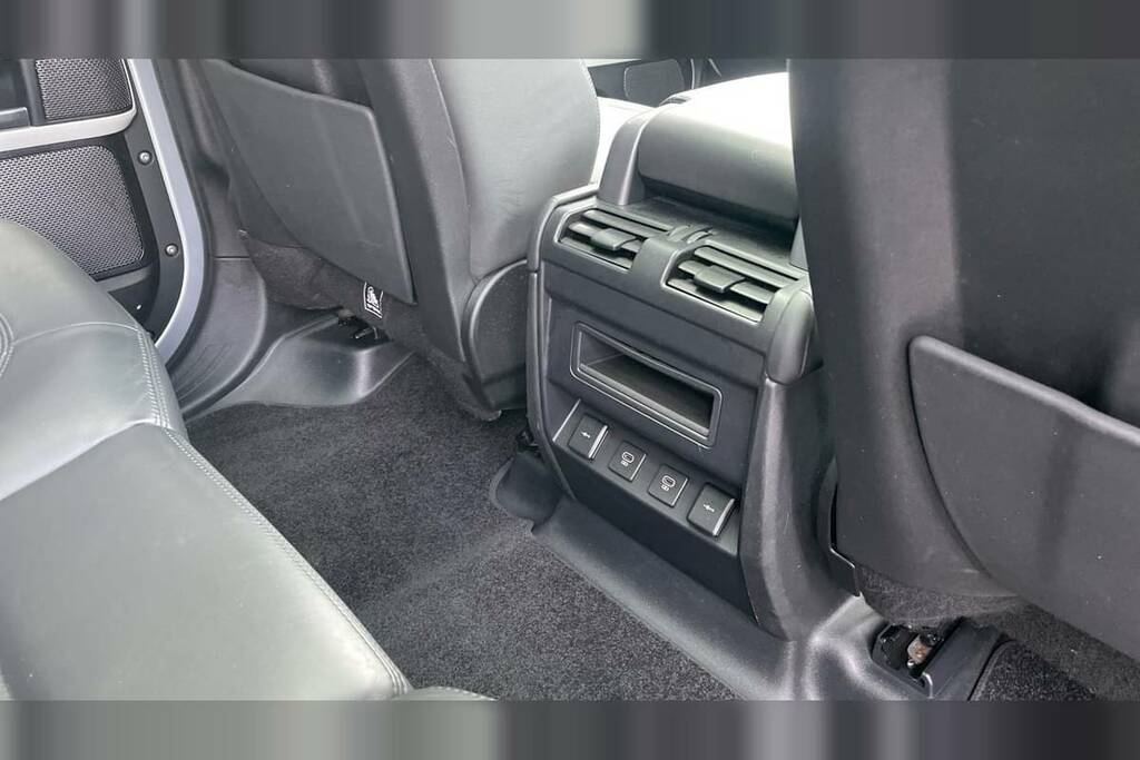 Land Rover Defender 110 2.0 D240 First Edition 110 7 Seat #18