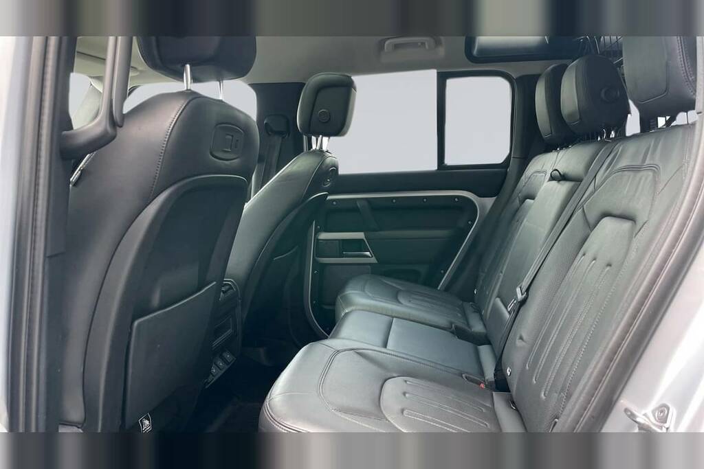 Land Rover Defender 110 3.0 D300 Hse 110 Silver #4