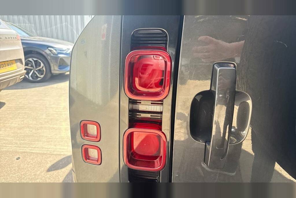 Land Rover Defender 110 5.0 P525 V8 110 Black #19