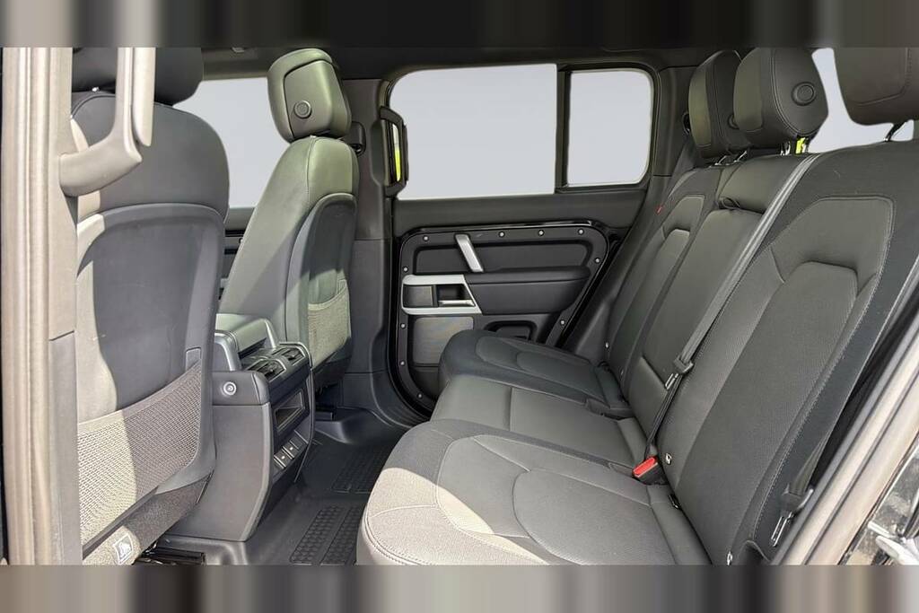 Land Rover Defender 110 3.0 D300 X-dynamic Hse 110 Black #4