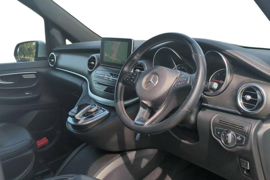 Mercedes-Benz V Class V220 D Amg Line Long Silver #4
