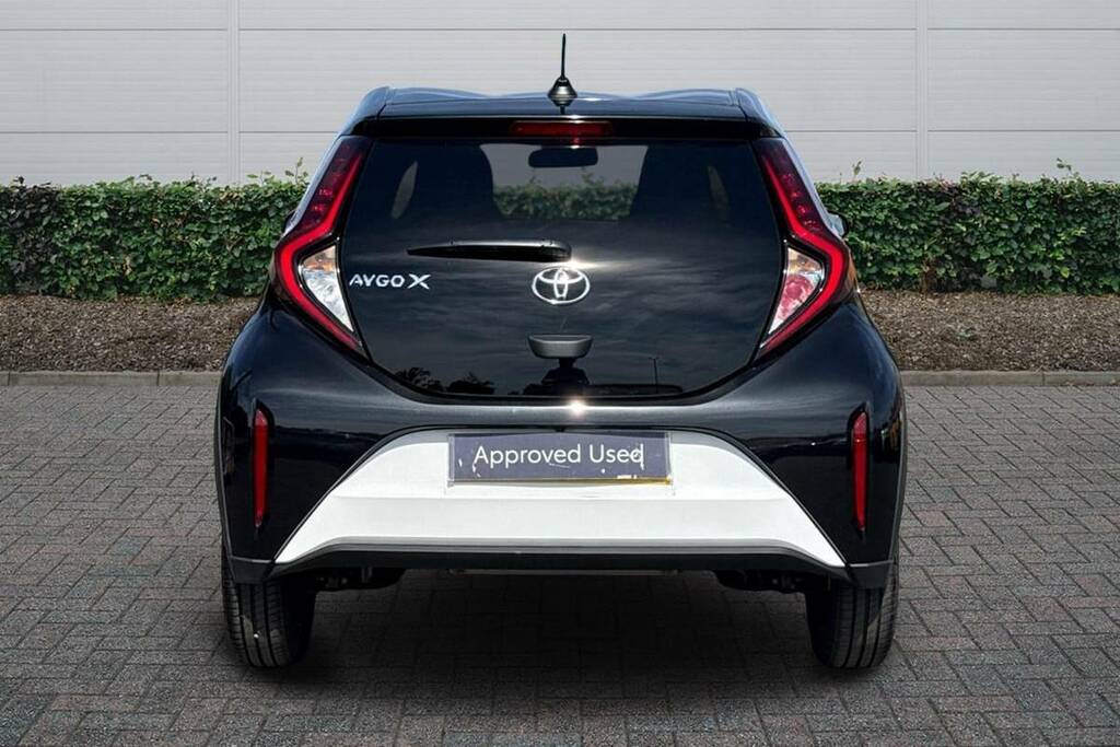 Toyota Aygo X 1.0 Vvt-i Edge White #4