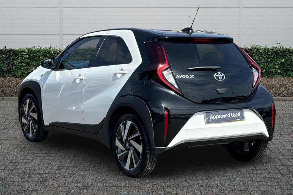 Toyota Aygo X 1.0 Vvt-i Edge White #2