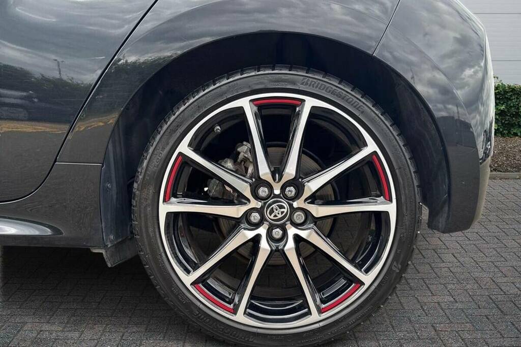 Toyota Yaris 1.5 Hybrid Gr Sport Cvt Black #6