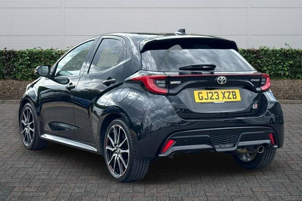 Toyota Yaris 1.5 Hybrid Gr Sport Cvt Black #2