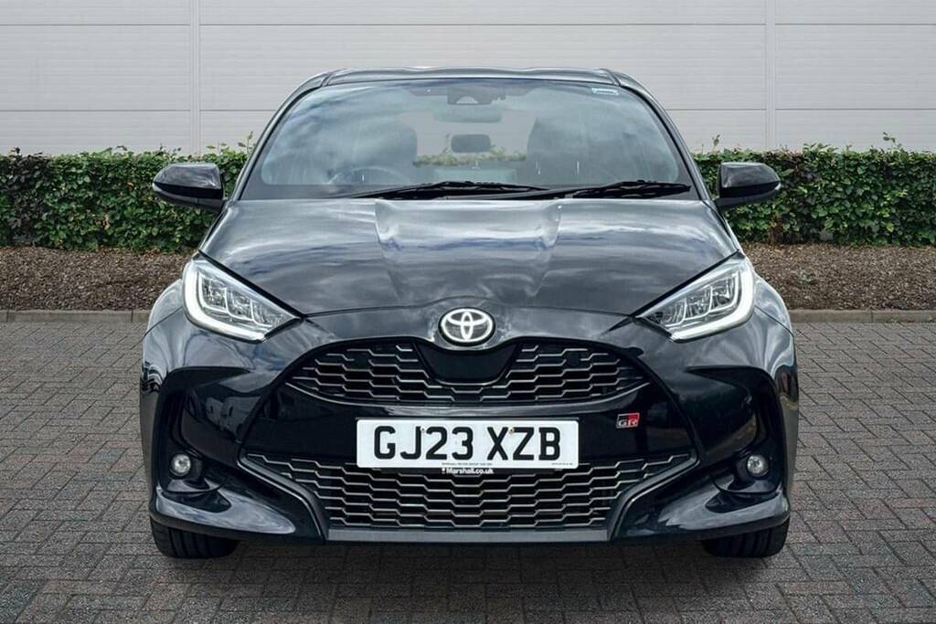 Toyota Yaris 1.5 Hybrid Gr Sport Cvt Black #3