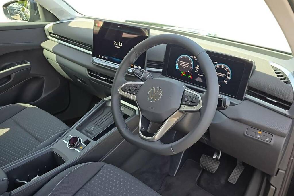 Volkswagen T-Roc 1.5 Etsi Life Dsg Black #4