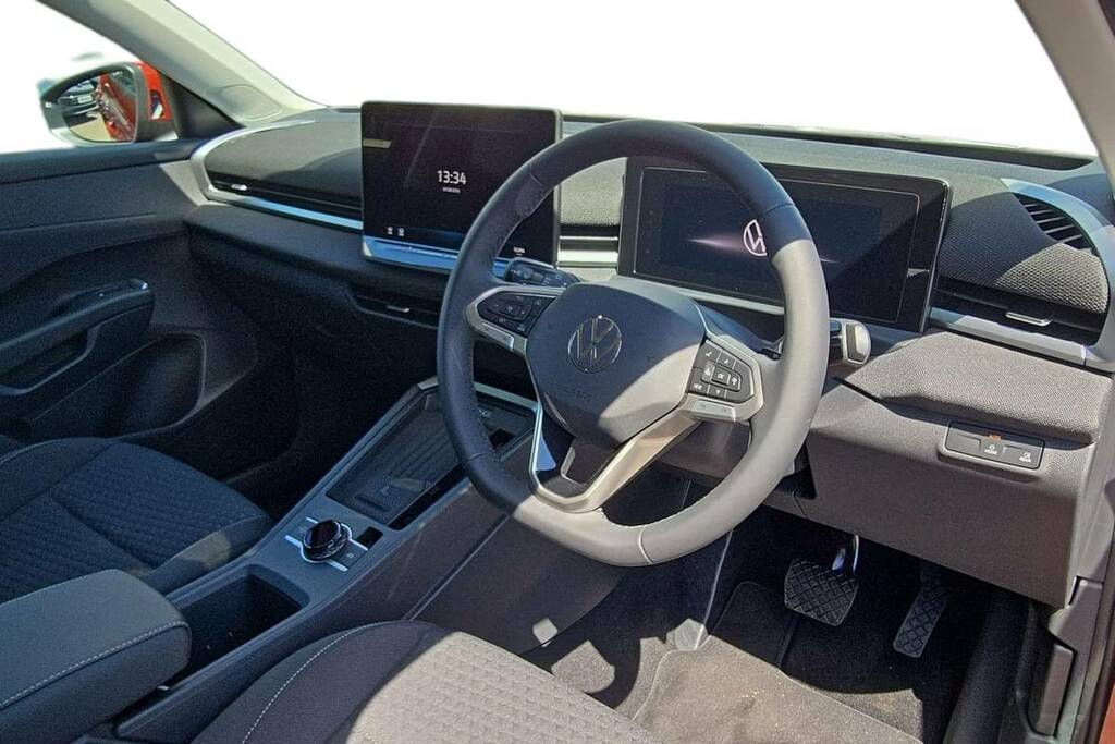 Volkswagen T-Roc 1.5 Etsi Life Dsg Red #4