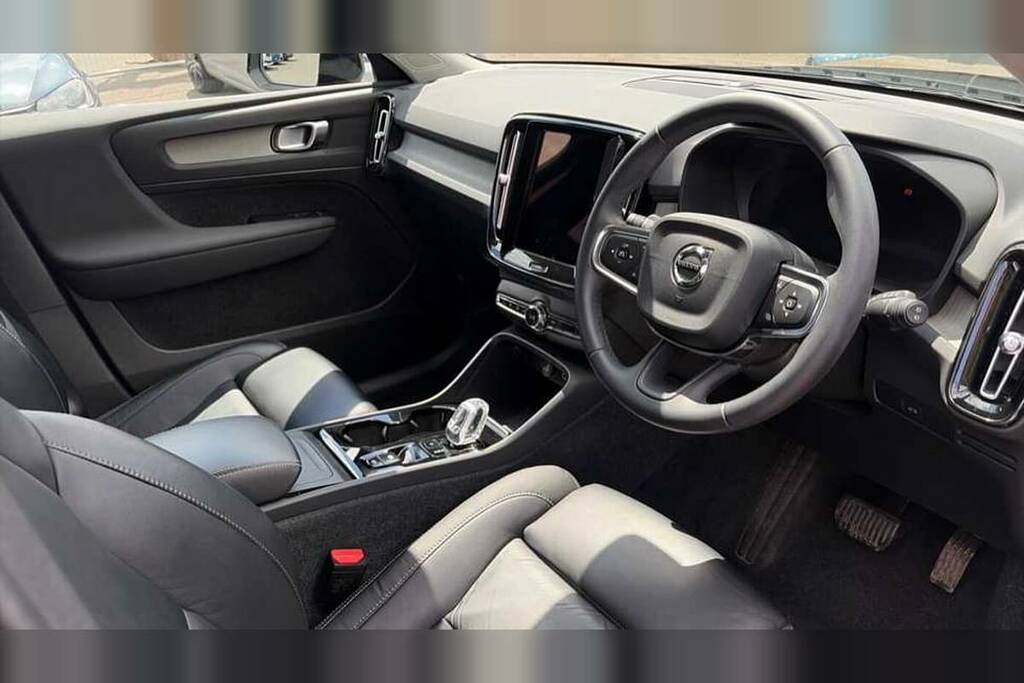 Volvo XC40 2.0 B3p Plus Dark Black #4