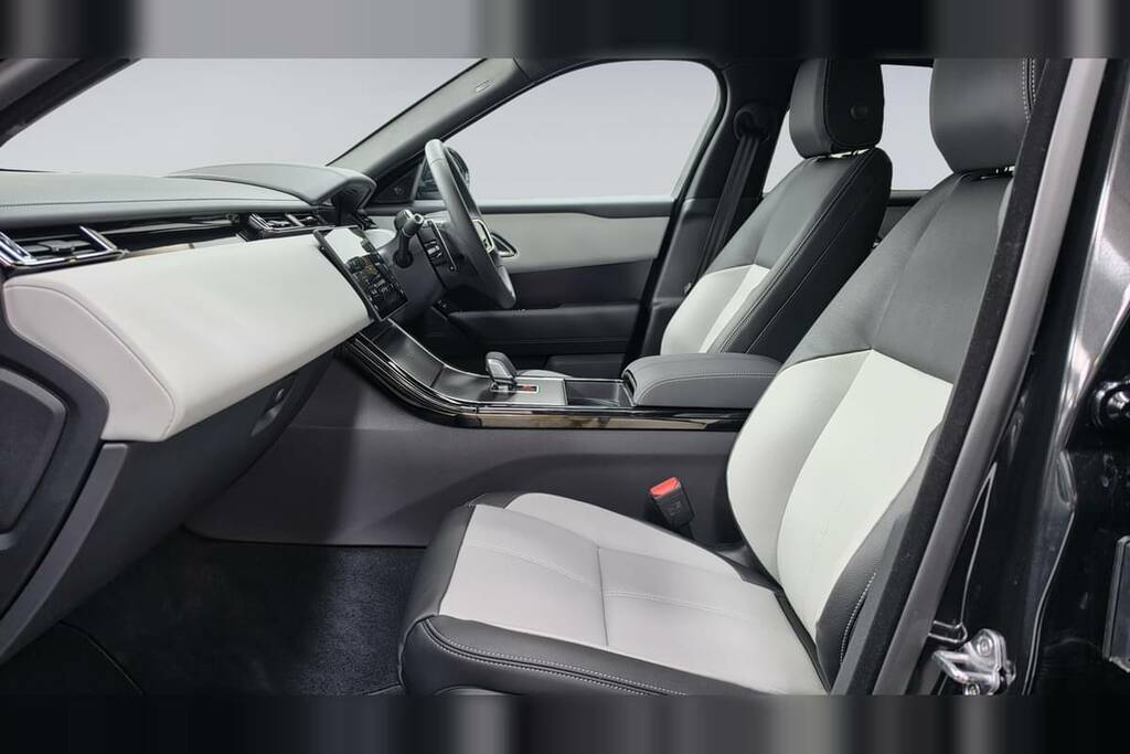 Land Rover Range Rover Velar 2.0 P400e Belgravia Edition Black #3