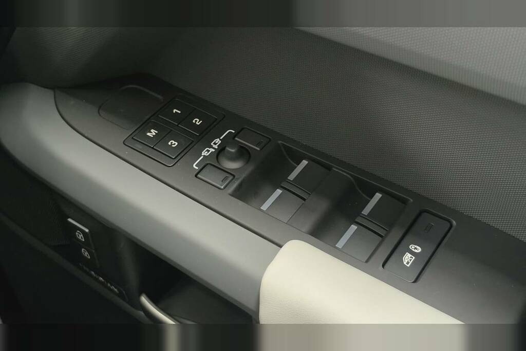 Land Rover Defender 110 Land Rover Defender Estate 3.0 D250 X-dynam Blue #29
