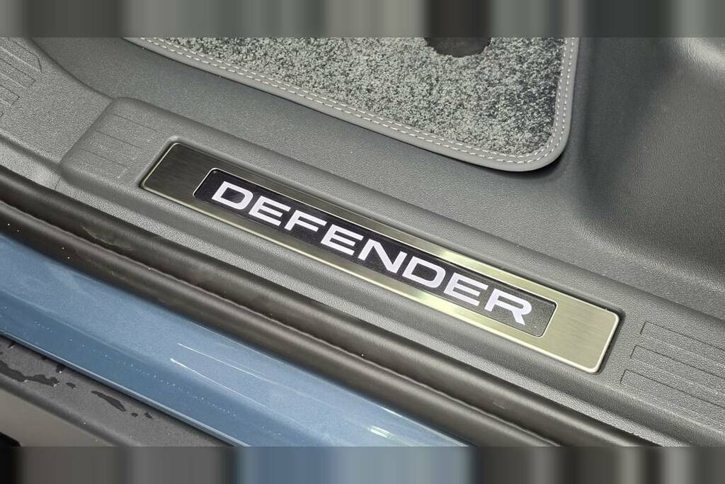Land Rover Defender 110 Land Rover Defender Estate 3.0 D250 X-dynam Blue #30