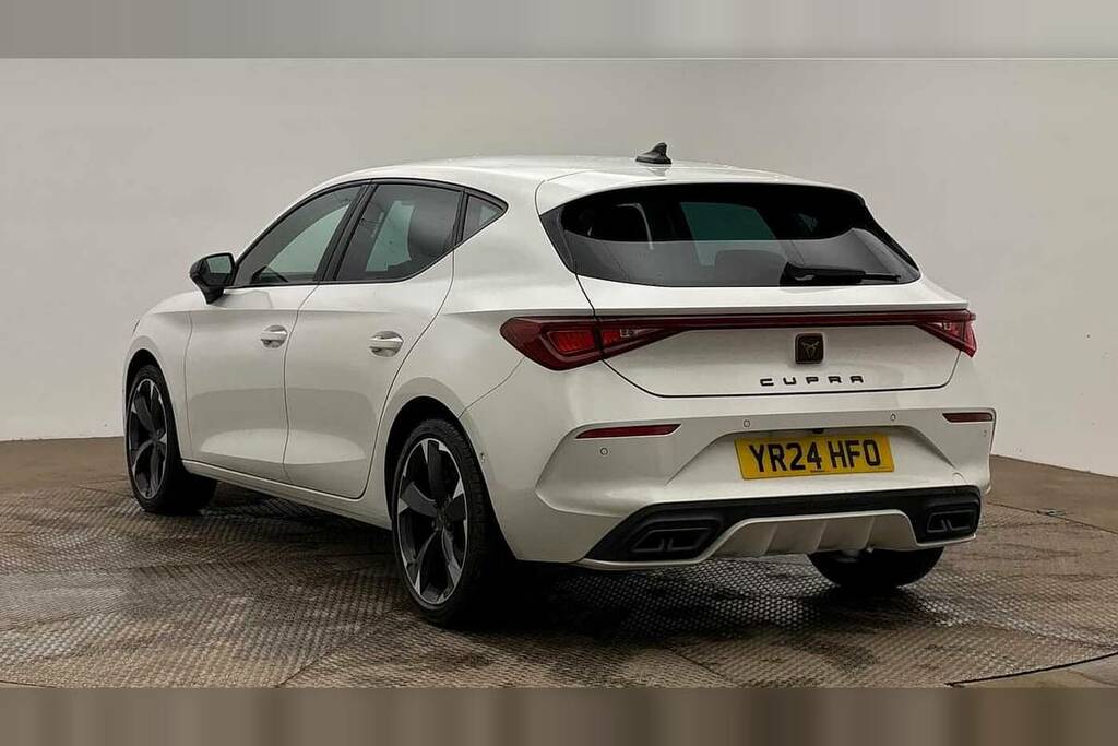 Cupra Leon 1.5 Etsi V1 Dsg YR24HFO White #3