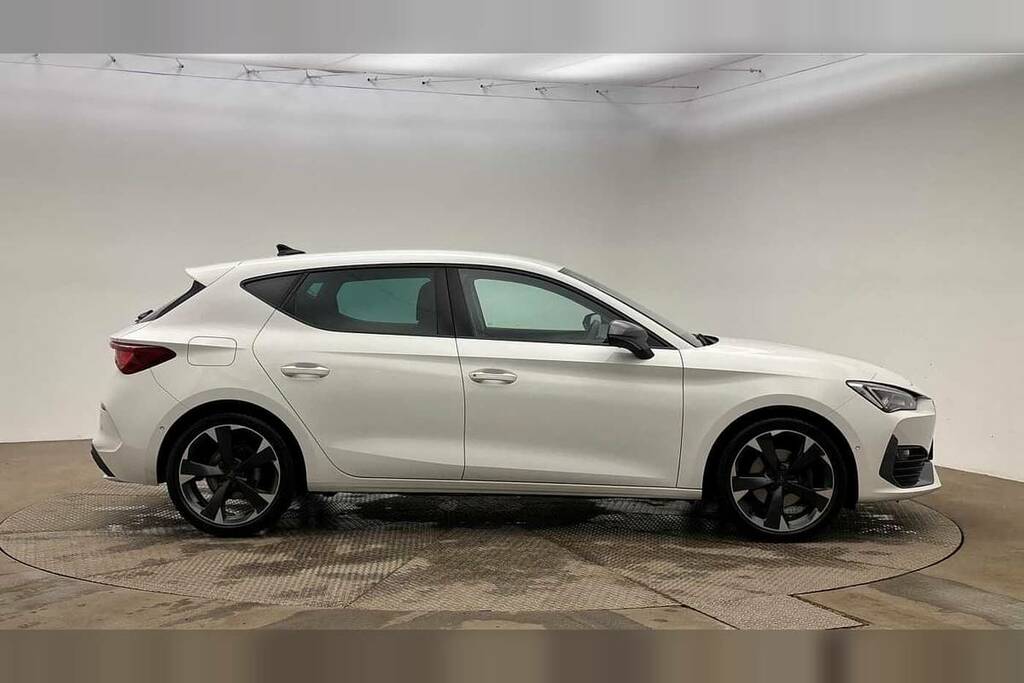 Cupra Leon 1.5 Etsi V1 Dsg YR24HFO White #4