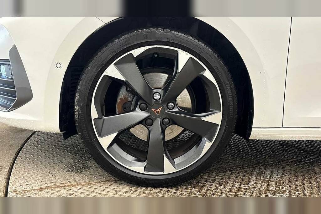 Cupra Leon 1.5 Etsi V1 Dsg YR24HFO White #5