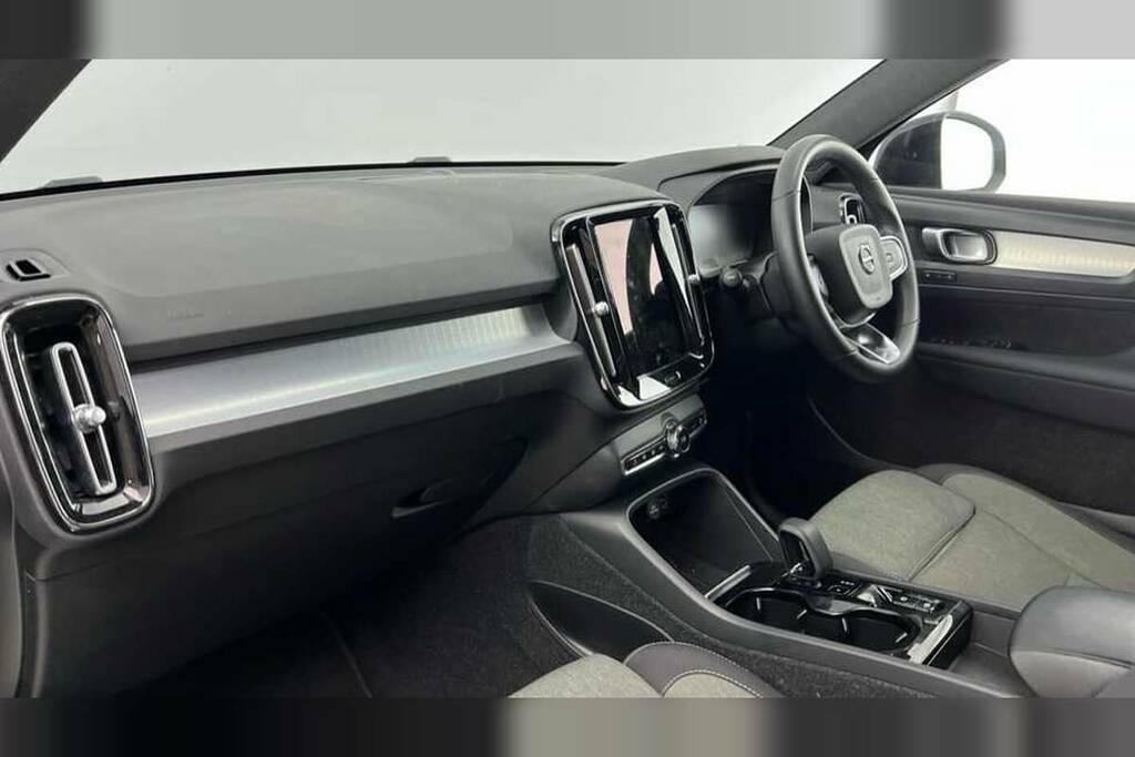 Volvo XC40 1.5 T4 Recharge Phev Plus Dark Black #4