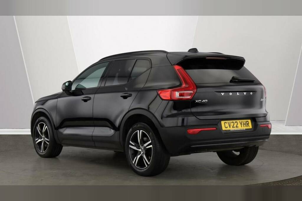 Volvo XC40 2.0 B4p R Design Awd 7 Speed Black #3