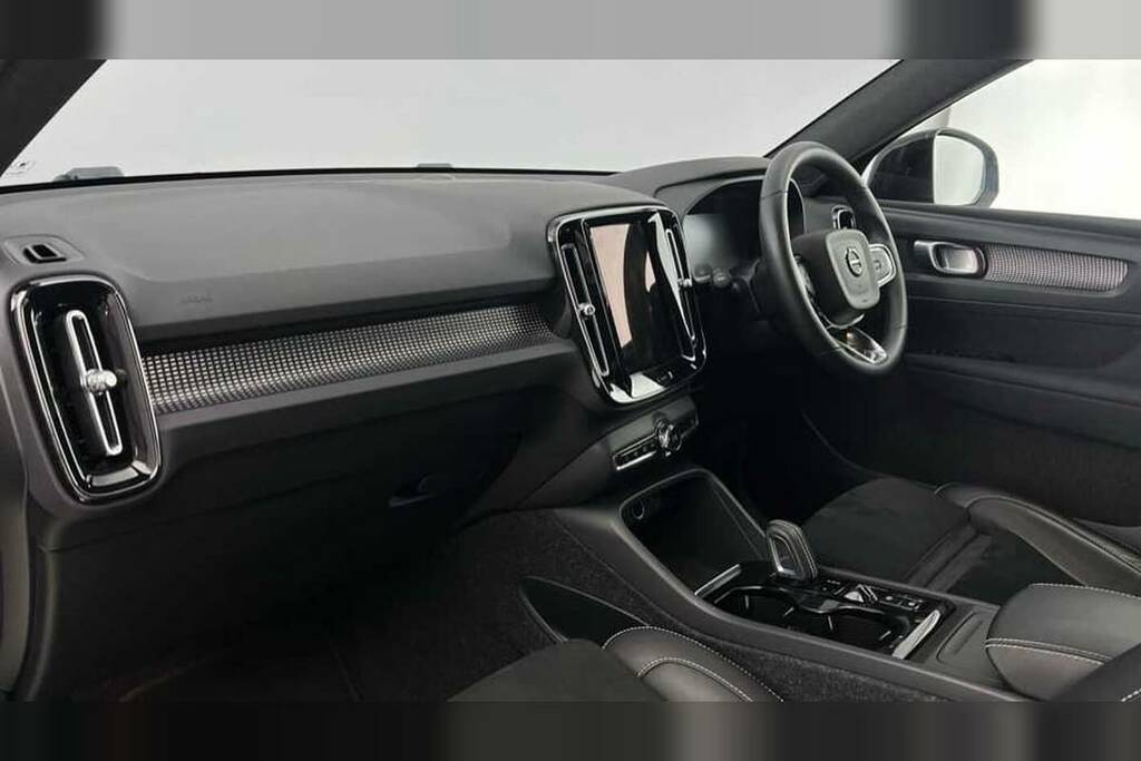 Volvo XC40 2.0 B4p R Design Awd 7 Speed Black #4