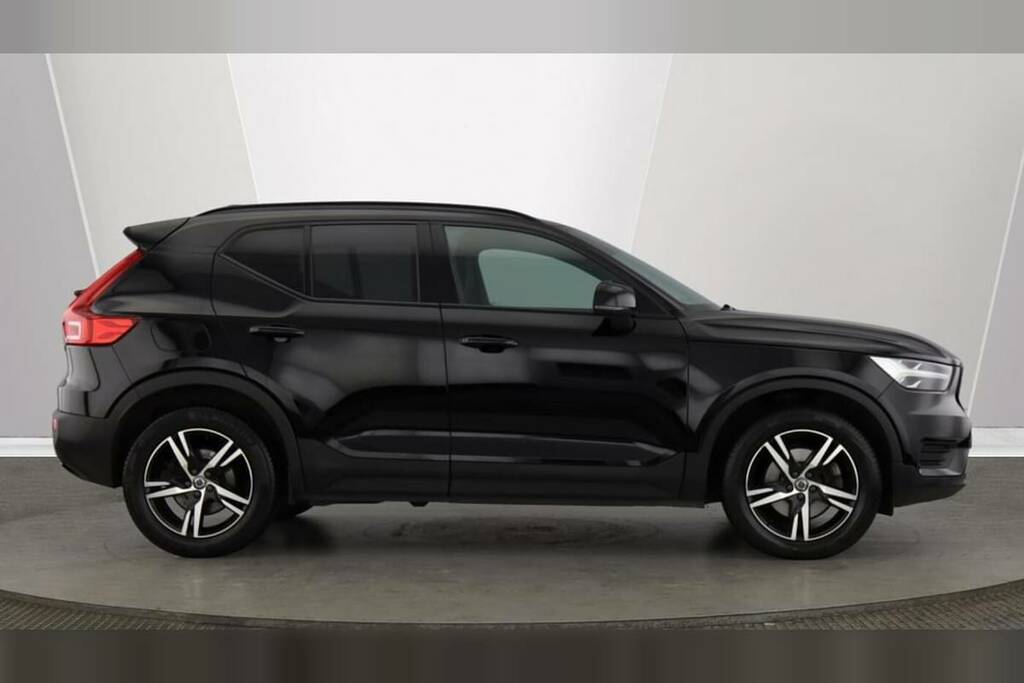 Volvo XC40 2.0 B4p R Design Awd 7 Speed Black #2