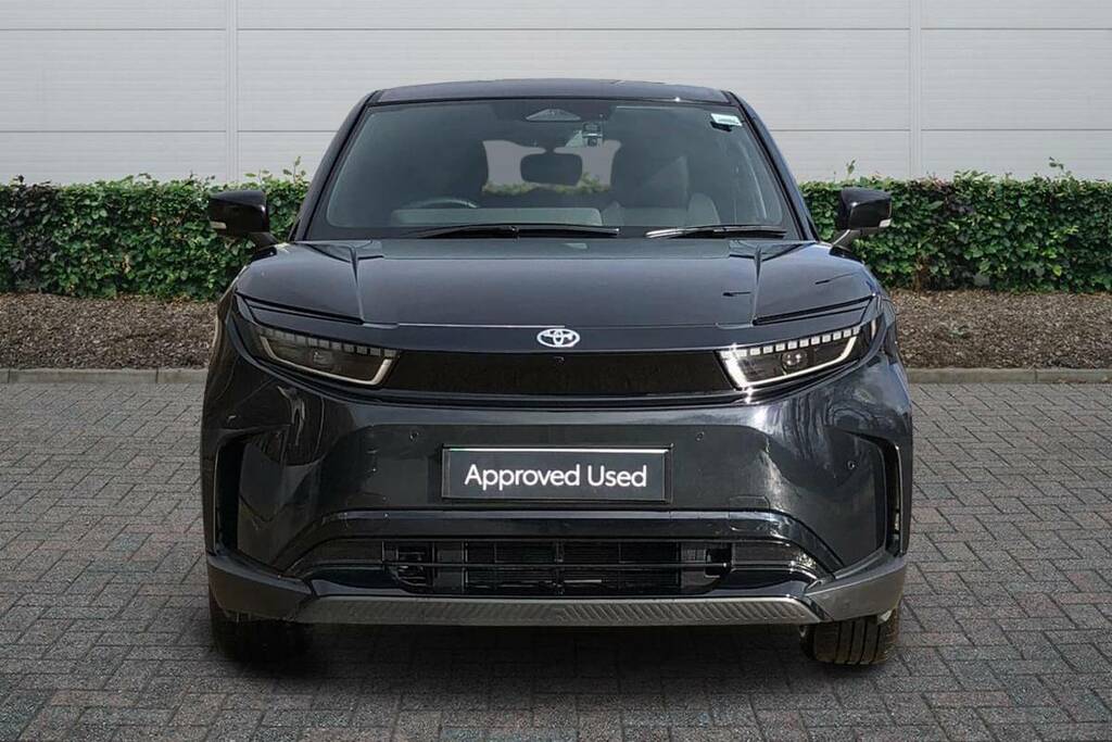 Toyota Urban Cruiser 128Kw Design 61Kwh Black #3