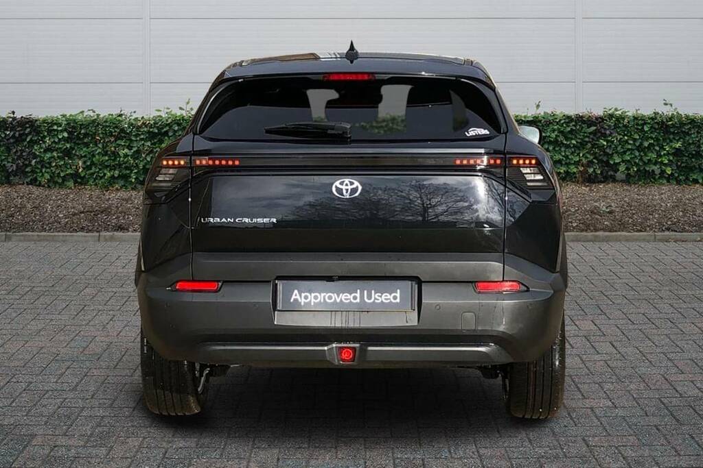 Toyota Urban Cruiser 128Kw Design 61Kwh Black #5