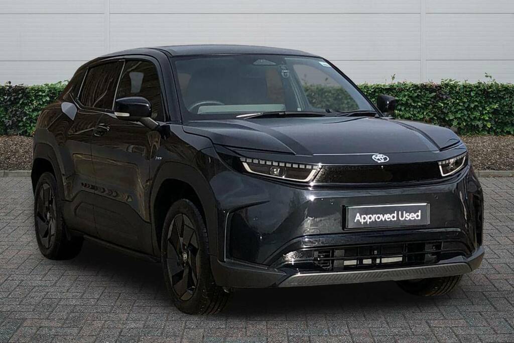 Toyota Urban Cruiser 128Kw Design 61Kwh Black