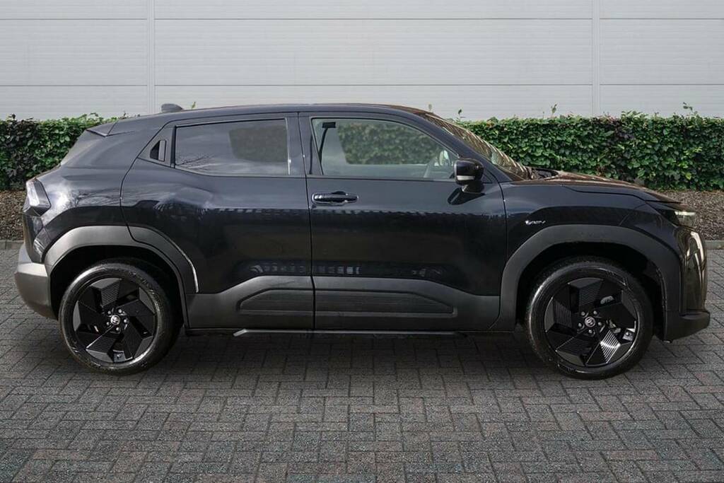 Toyota Urban Cruiser 128Kw Design 61Kwh Black #4