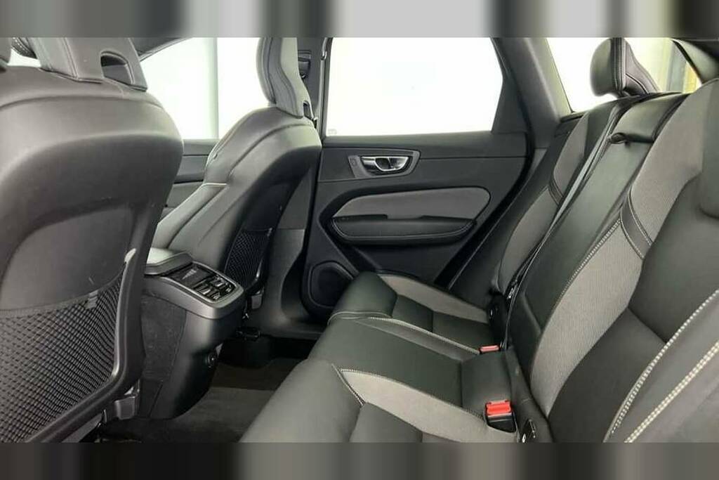 Volvo XC60 2.0 B4d Plus Dark Awd Geartronic Black #5