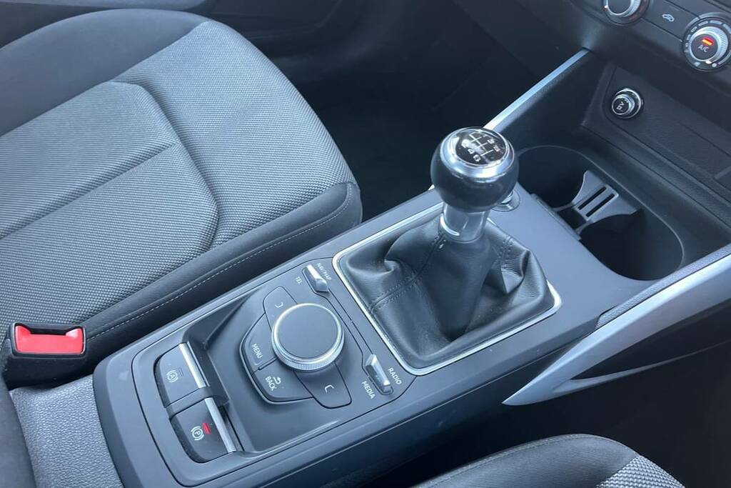 Audi Q2 30 Tfsi Sport Black #5