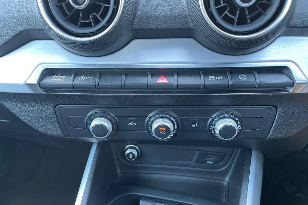Audi Q2 30 Tfsi Sport Black #6