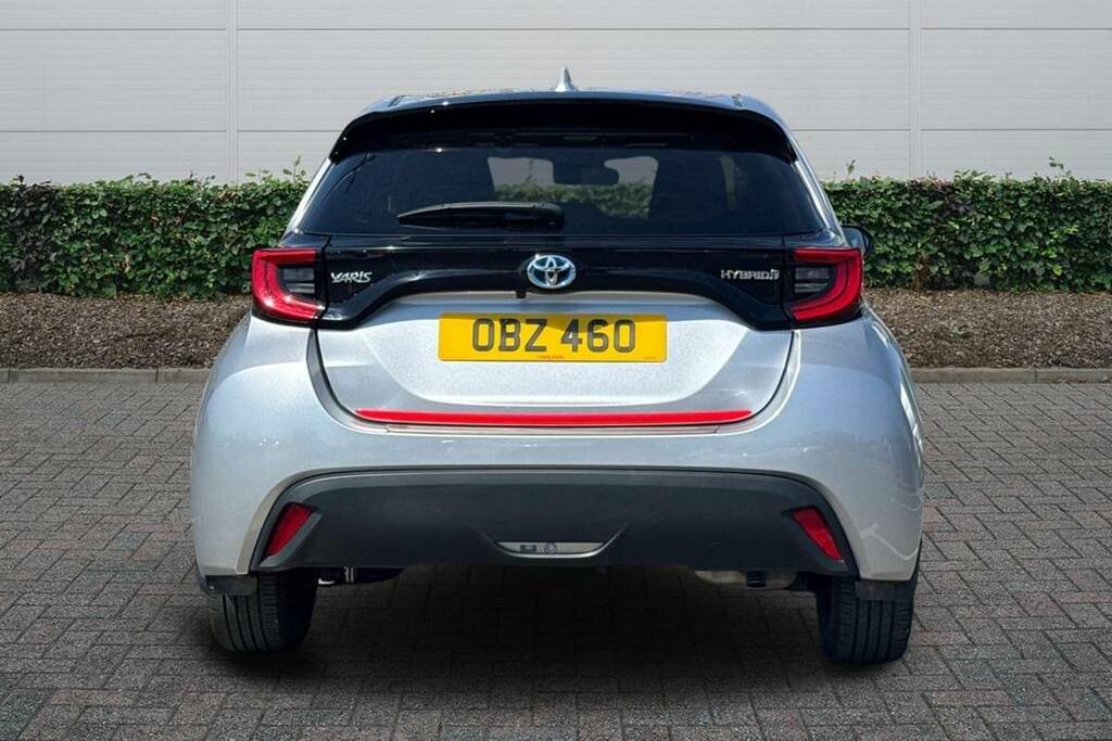 Toyota Yaris 1.5 Hybrid Design Cvt Panoramic Roof Silver #4