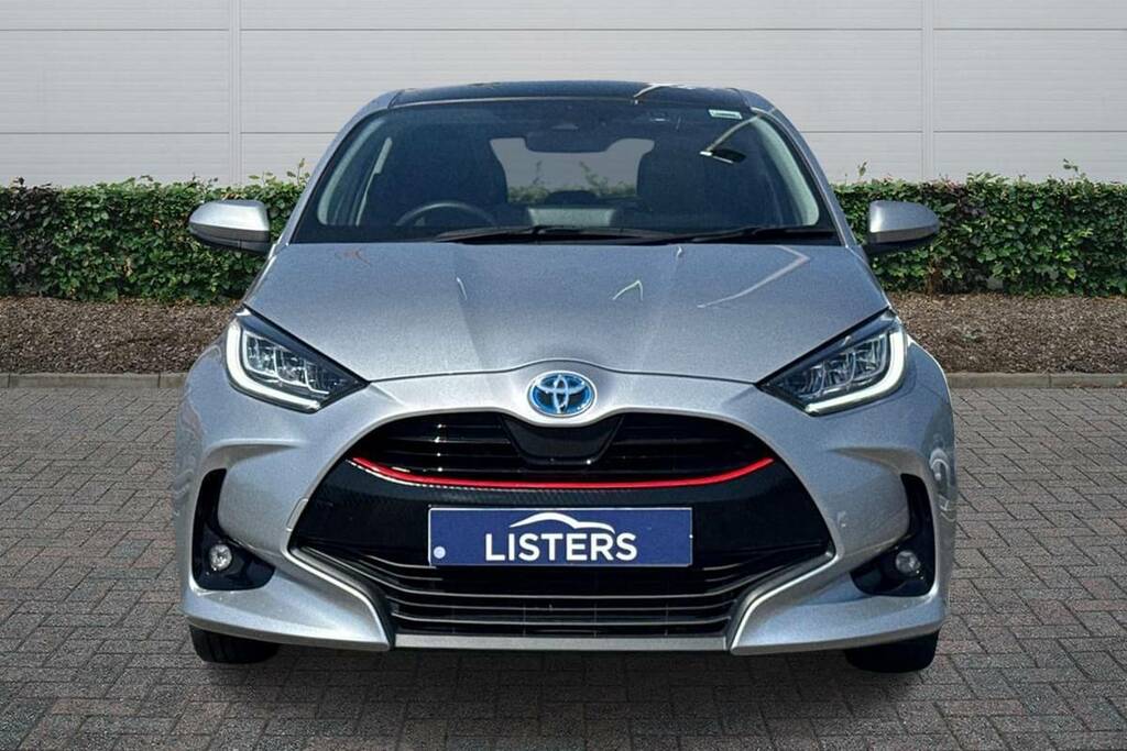 Toyota Yaris 1.5 Hybrid Design Cvt Panoramic Roof Silver #3