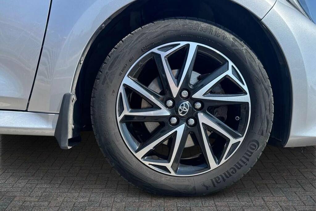 Toyota Yaris 1.5 Hybrid Design Cvt Panoramic Roof Silver #6
