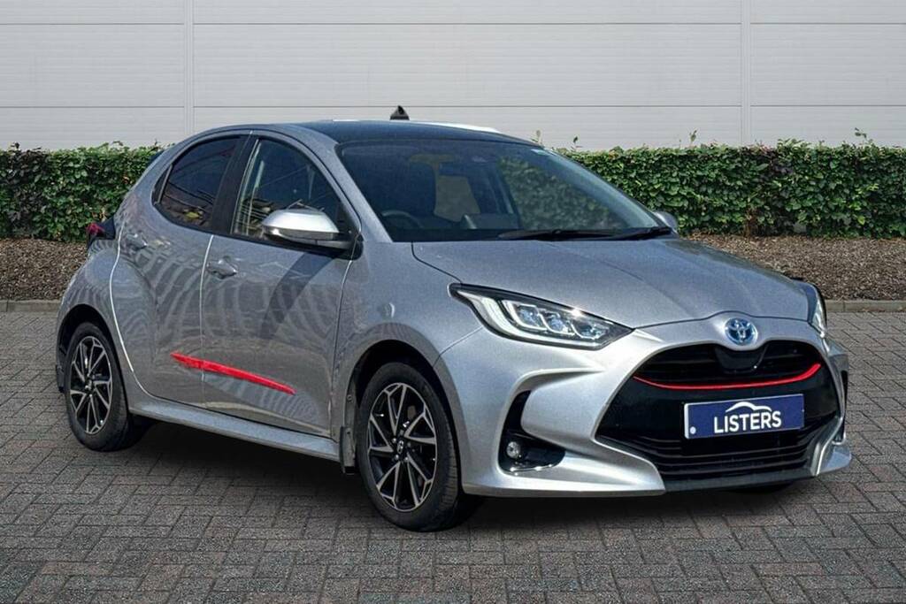 Toyota Yaris 1.5 Hybrid Design Cvt Panoramic Roof Silver
