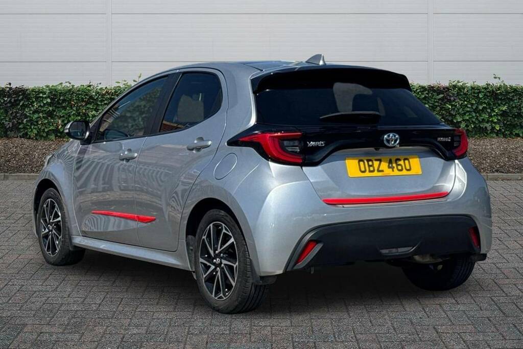 Toyota Yaris 1.5 Hybrid Design Cvt Panoramic Roof Silver #2