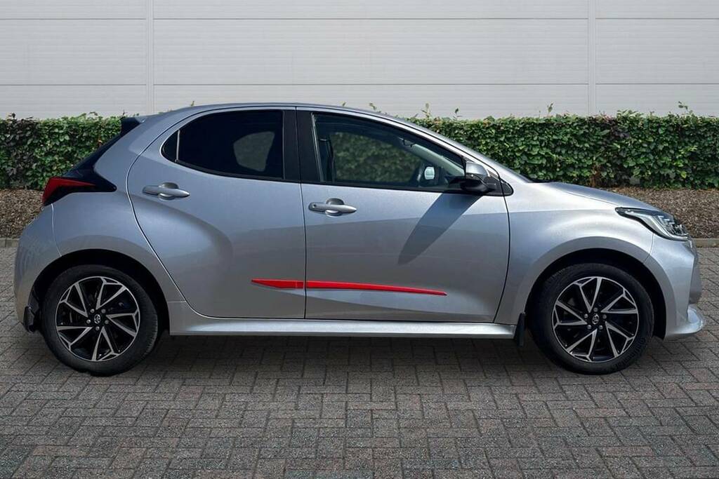 Toyota Yaris 1.5 Hybrid Design Cvt Panoramic Roof Silver #5