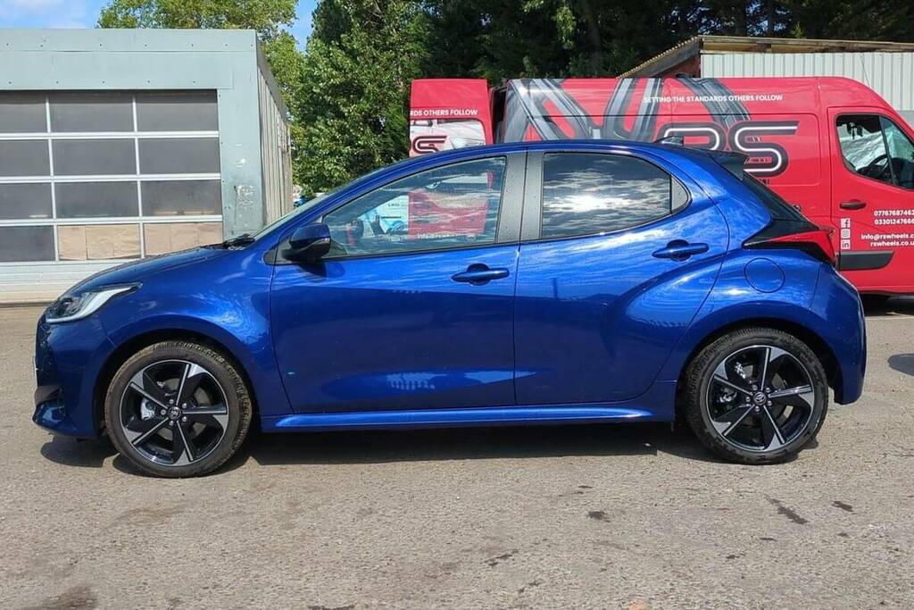 Toyota Yaris 1.5 Vvt-h Design E-cvt Euro 6 Ss Black #19