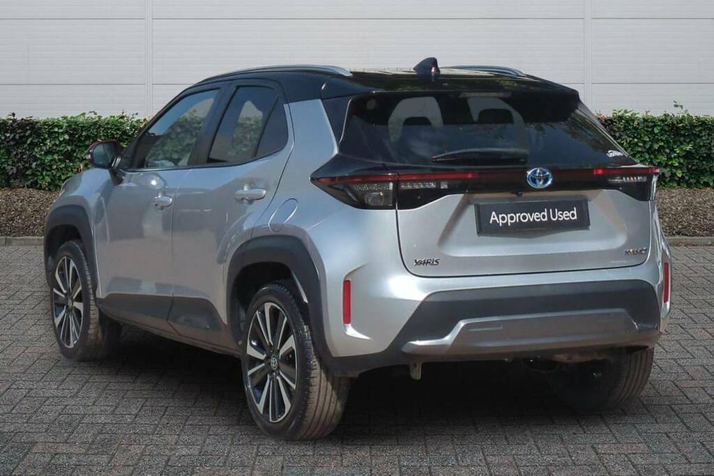 Toyota Yaris Cross 1.5 Hybrid Premiere Edition Cvt Silver #2